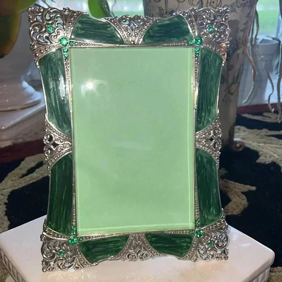 Art Deco 4 x 6 Silver Antique Tone Green Gem Stones
Green Enamel Picture Frame - Picture 1 of 14